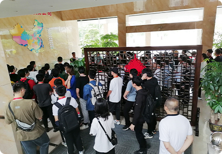 江西理工大学来我公司参观